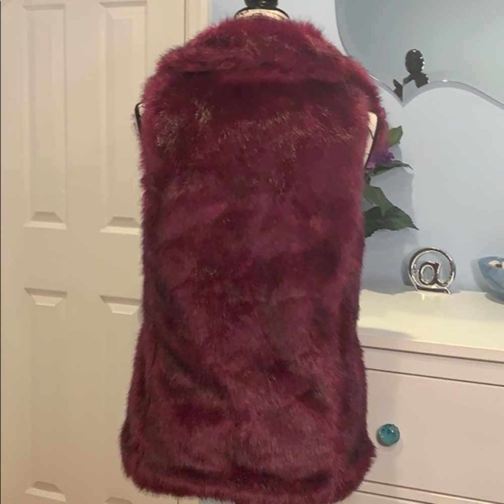 Steve Madden Magenta Faux Fur Vest Tie Close NWOT - Picture 5 of 8
